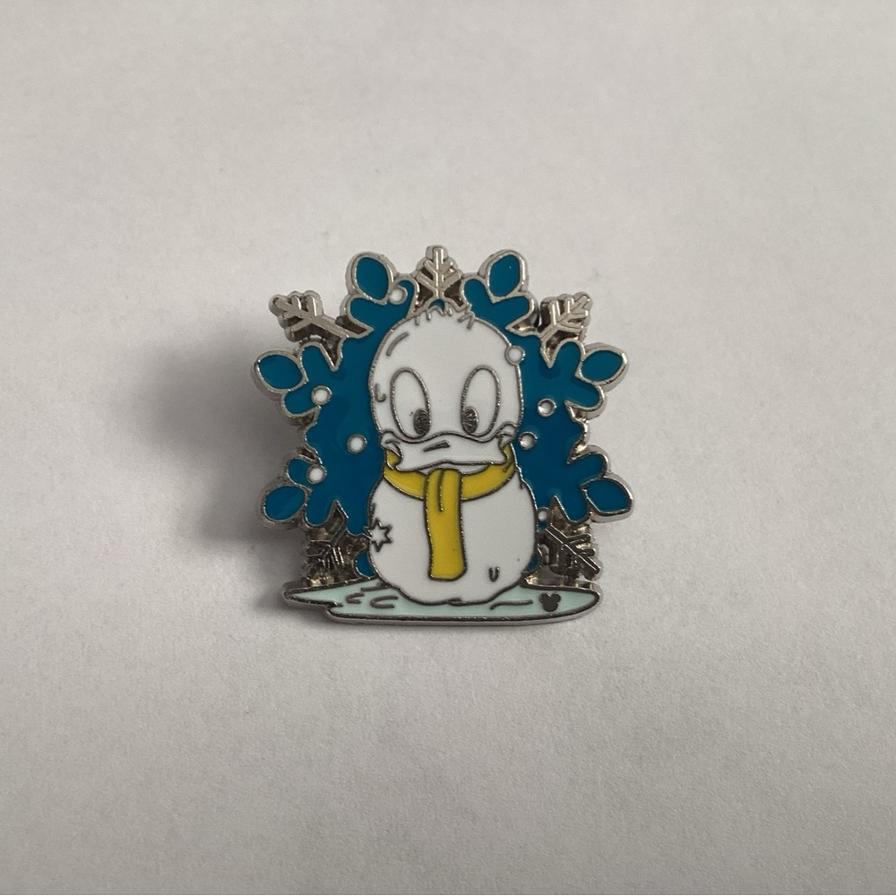 Genuine Disney Hidden Mickey Lanyard Snowman Collection - Donald Duck Pin (P)